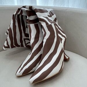 Fashion nova boots size 10